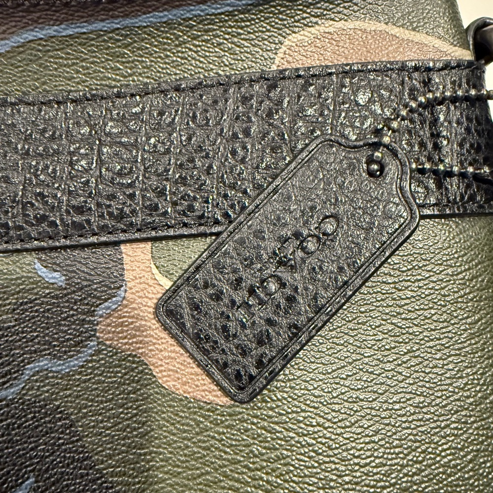 Coach Green and Black Messenger Bag with Textured Design - Picture 5 of 6